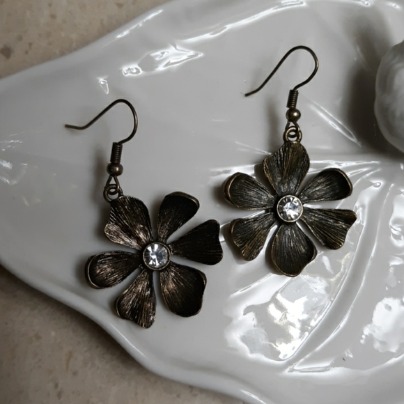 Antique goldtone dangling flower blossom pierced earrings - Picture 3 of 5